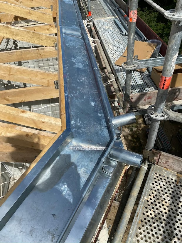 Création de gouttière sur un bâtiment à Saint Herblain